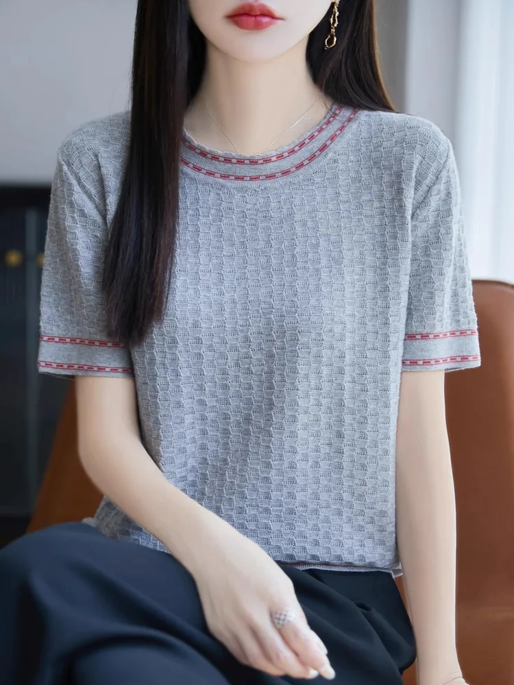 قميص نسائي قطني مريح وفضفاض بأكمام قصيرة وياقة مستديرة مع تصميم مفرغ من القطن الخالص #1