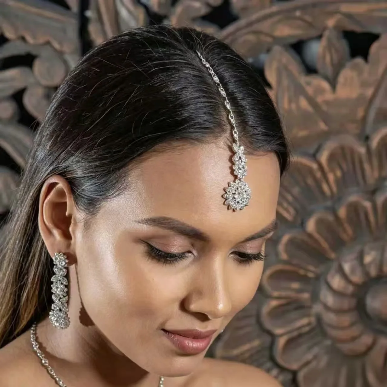 Rhinestone Forehead Chain for Women Crystal Floral Maang Tikka Hair Jewelry Bridal Headpiece for Wedding Prom Party Festivals