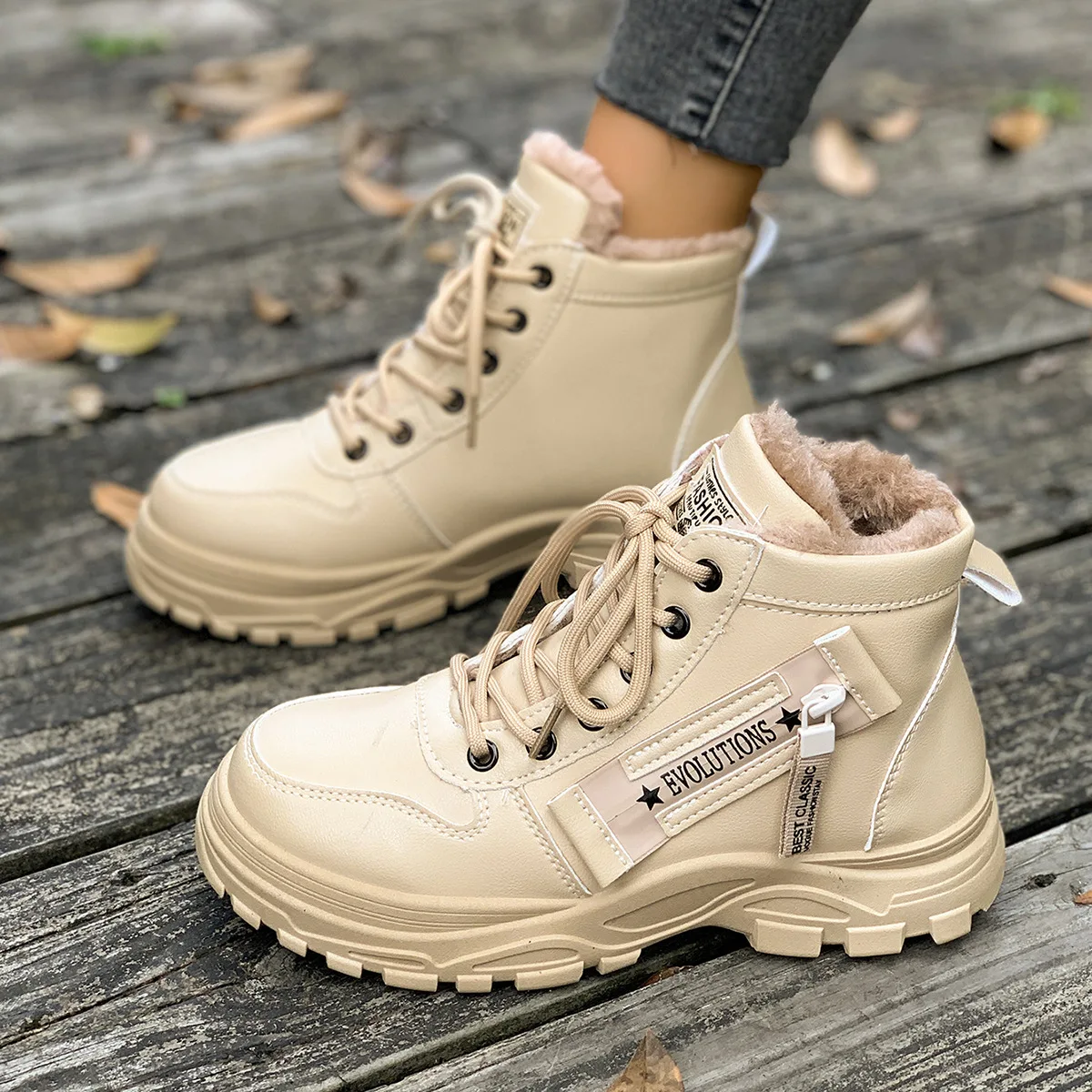 

New fashionable and trendy high-top leather lace-up boots, winter fleece Korean style student warmth thick soles