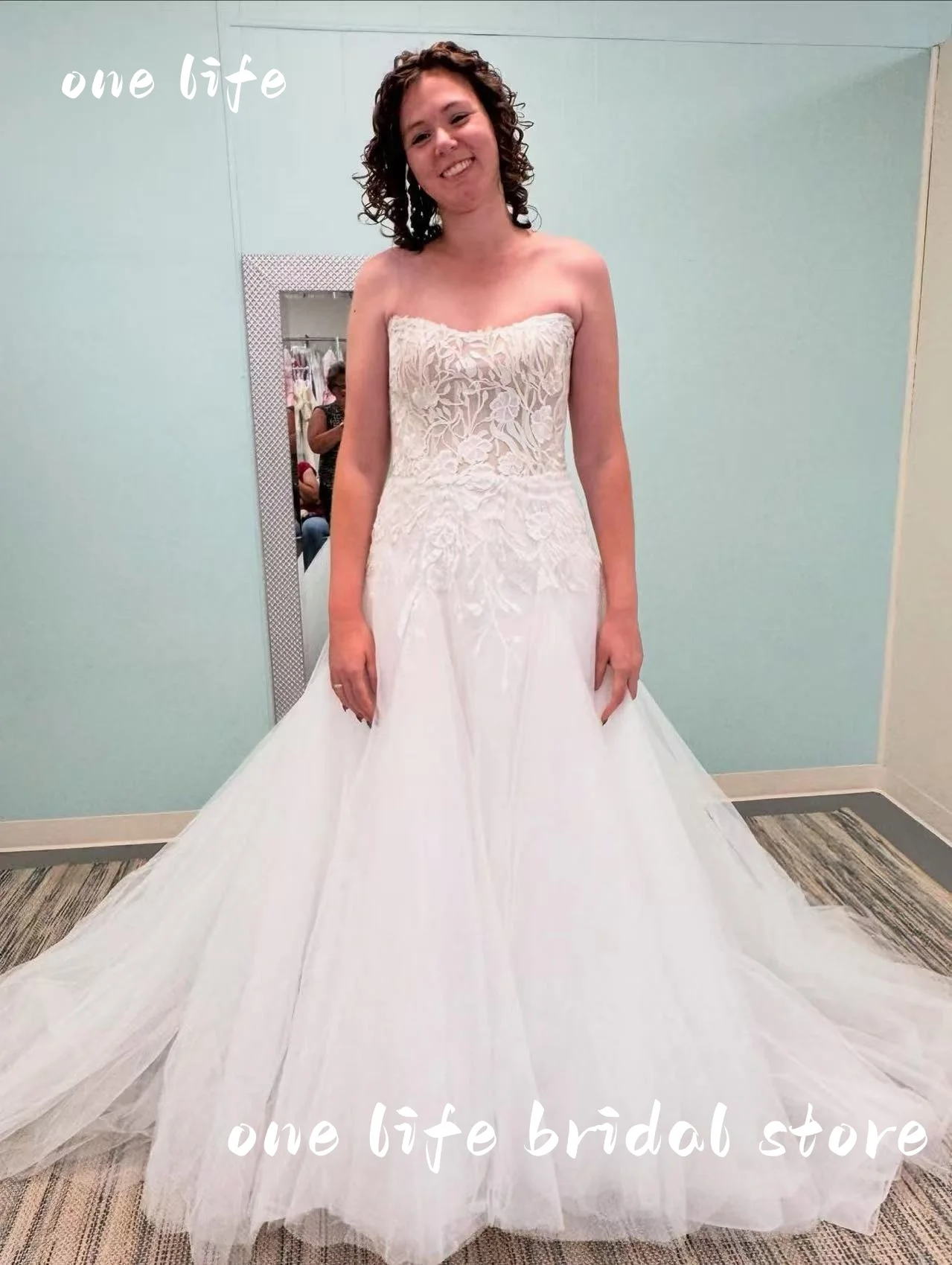 

Прихватывающее дух свадебное платье без бретелек по индивидуальному заказу с потрясающими кружевными аппликациями и струящимся силуэтом свадебного платья Vestido de