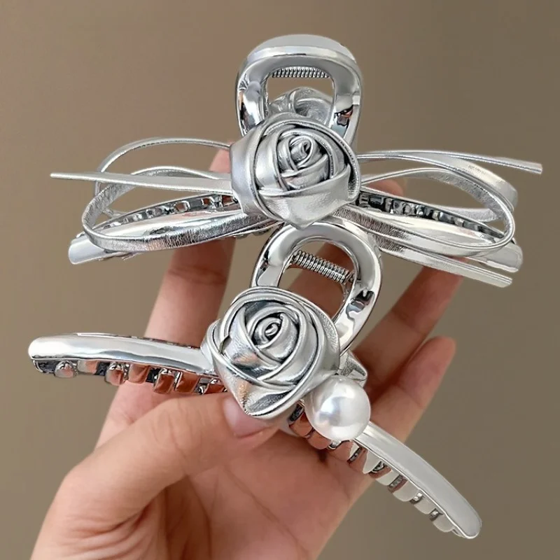 

New Sliver Leather Pearl Rose Flower Hair Claw Fashion Bow Hair Clips for Women Shark Clip Fashion Headpiece Hair Accessories