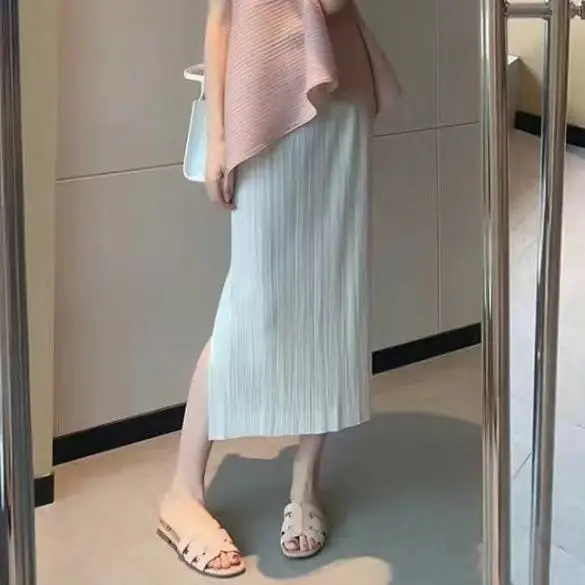 Off-white lined