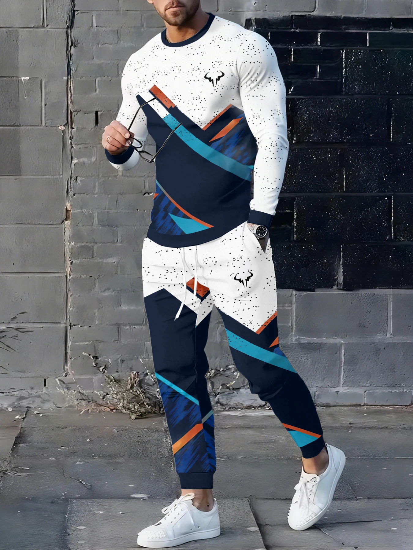 The new men's round-neck sweatshirt set for Spring and Autumn 2025 features street fashion and comfort with 3D pattern printing