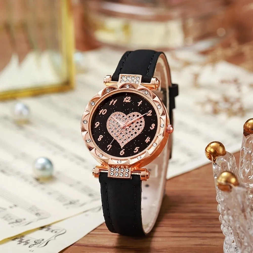 Fashion Heart Rhinestone Quartz Wristwatches Casual Simple Electronic Watch Leather Strap Wrist Watches Women