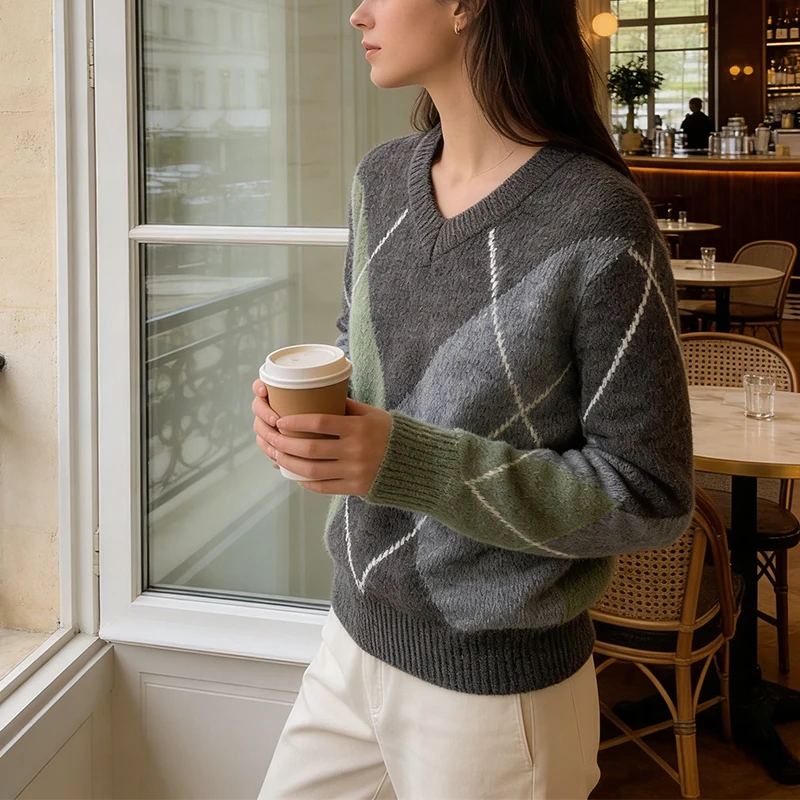 เสื้อสเวตเตอร์ถักลายควิลท์สีสันตัดกันสำหรับผู้หญิง คอกลม แขนยาว แต่งเส้นสีขาว เหมาะสำหรับใส่ทำงานหรือใส่ในชีวิตประจำวัน เสื้อผ้าผู้หญิง