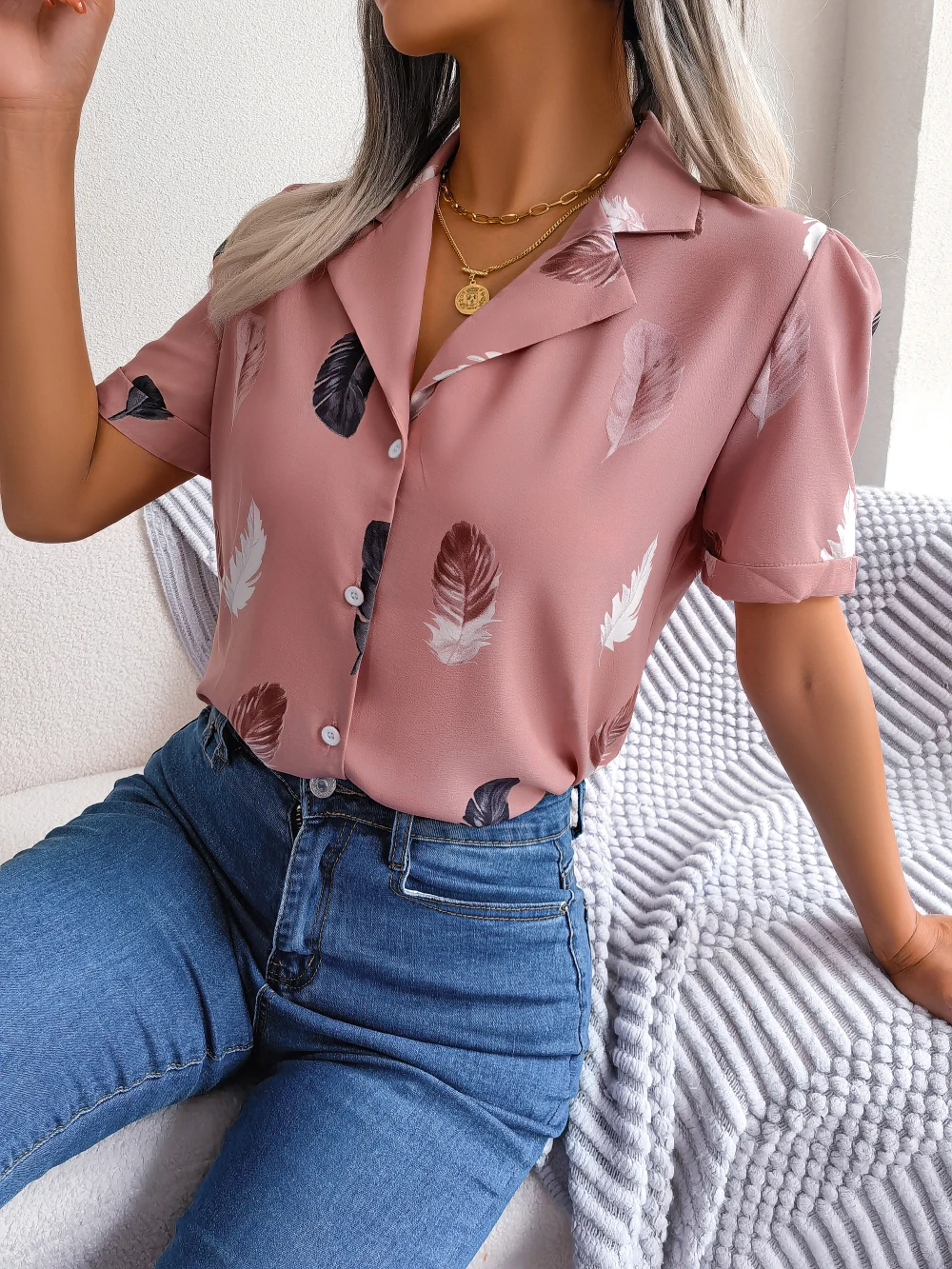 2024 new women's casual printed shirt temperament suit collar feather loose short-sleeved shirt