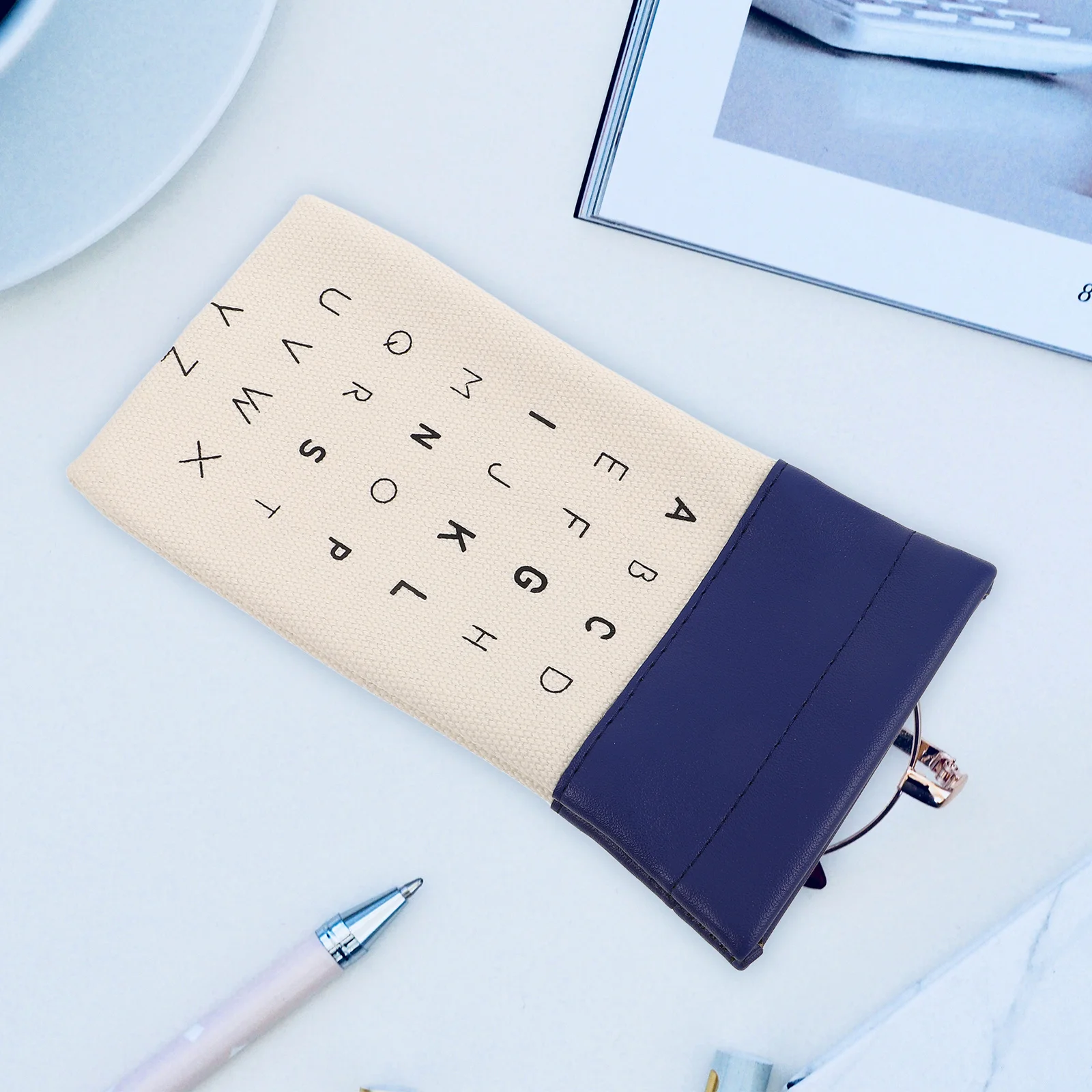 

1pc Letter Print Glasses Storage Bag Soft Eyewear Pouch For Men Women Travel Sunglasses Case Portable Organizer Patchwork Design
