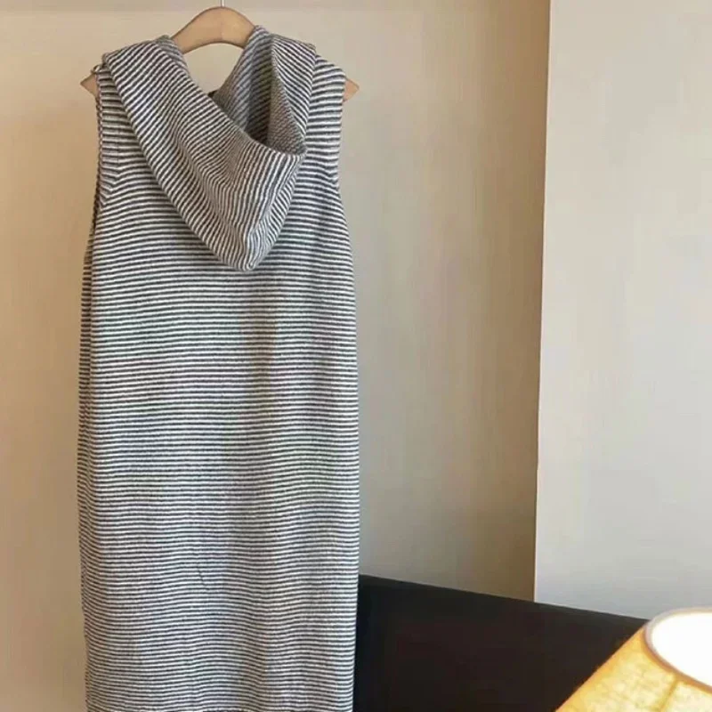 

Полосатый свитер без рукавов во французском стиле, женская осенняя новая длинная вязаная куртка с капюшоном, свободная модная верхняя одежда с карманами