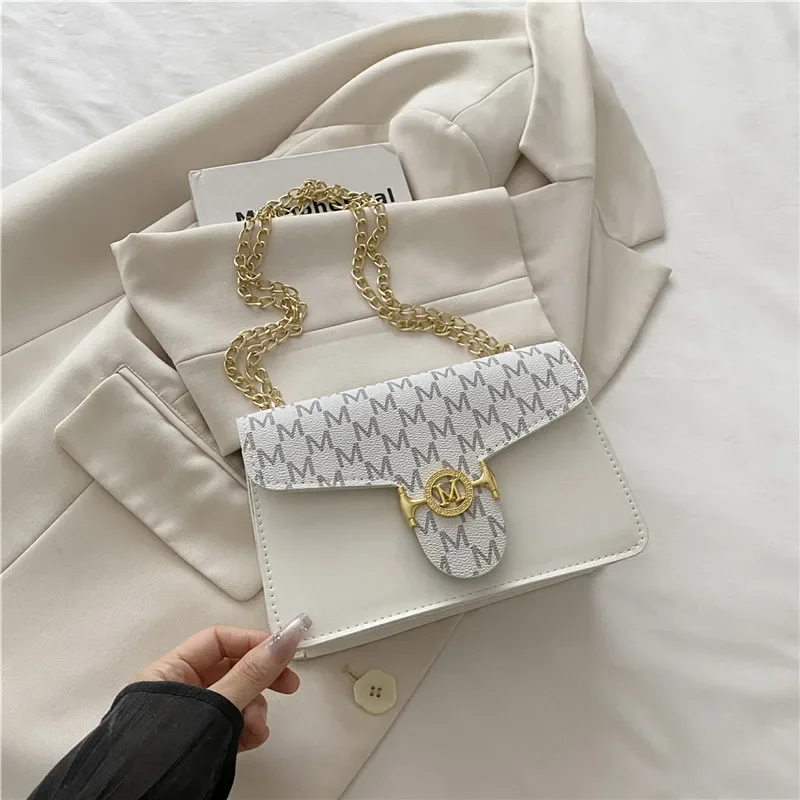 

Luxury Fashionable Tote Messenger Bag For Commuter Women Featuring Minimalist Design And Paris Style