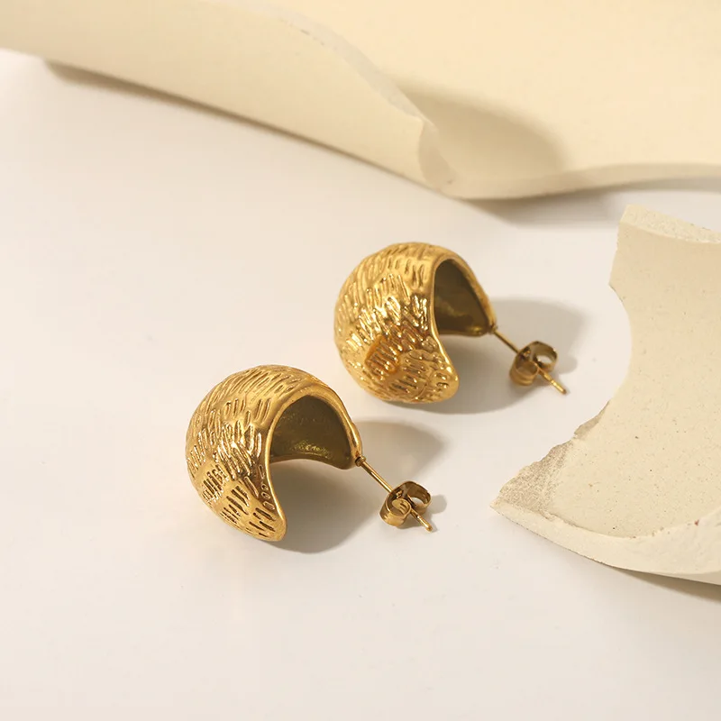 أقراط كبيرة على شكل قطرة ماء من الفولاذ المقاوم للصدأ باللون الذهبي للنساء على شكل وجه غير لامع