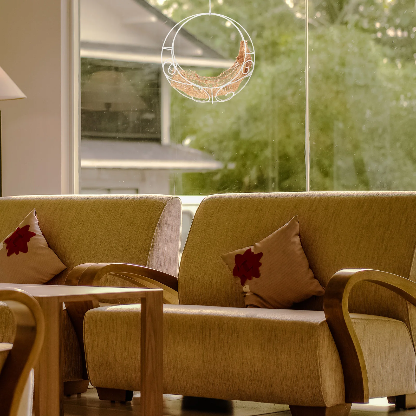 

Iron Wire Planter Leakproof Burlap Moon-Shaped Hanging Basket for Succulent Plants Indoor Balcony Plant Basket for Home Office