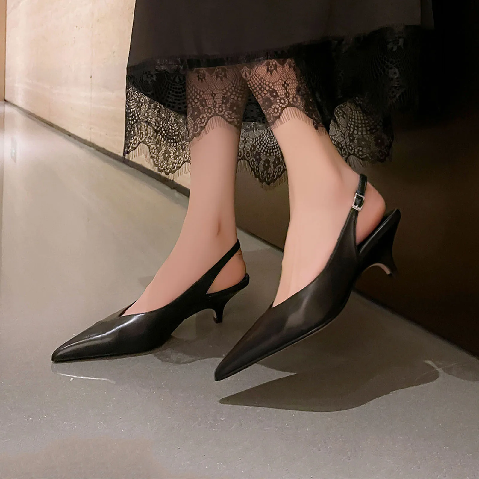 Arden Furtado 2025 Summer Kitten heel cowhide Closed toe Sandals Pointed toe Back Strap Stilettos heel Modern Sandals Large size