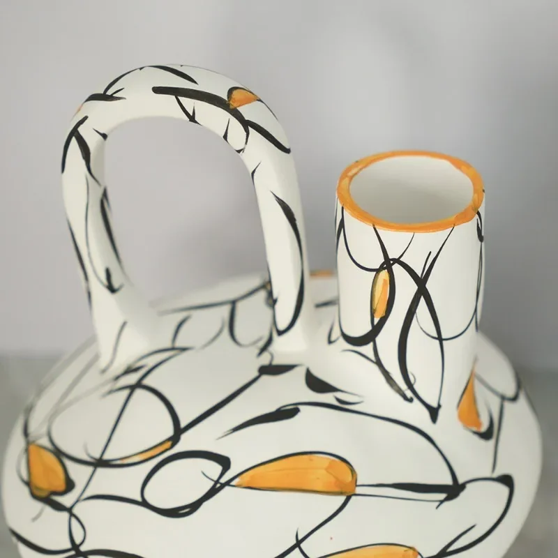 Creative hand-painted ceramic vase, niche designer model house, homestay soft decoration, modern dried flower ornaments