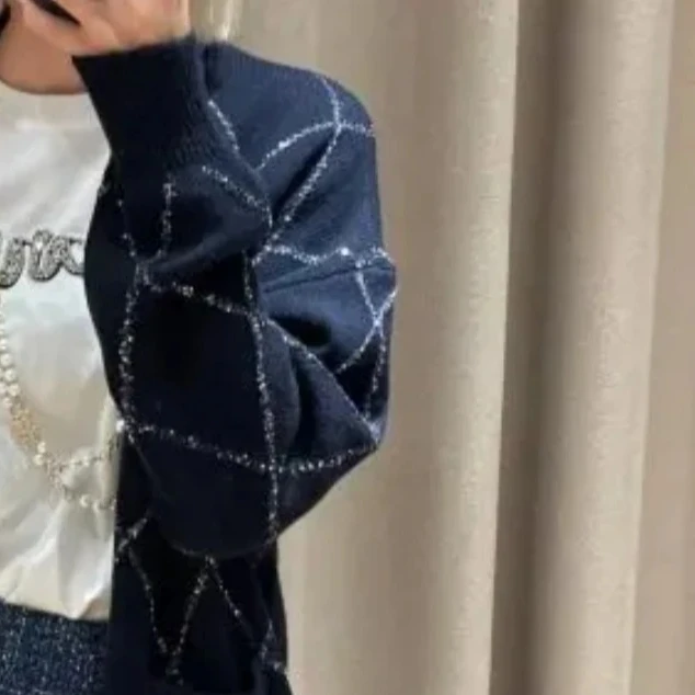 

Women's long-sleeved plaid cardigan with sequin embellishments, loose and comfortable women's top