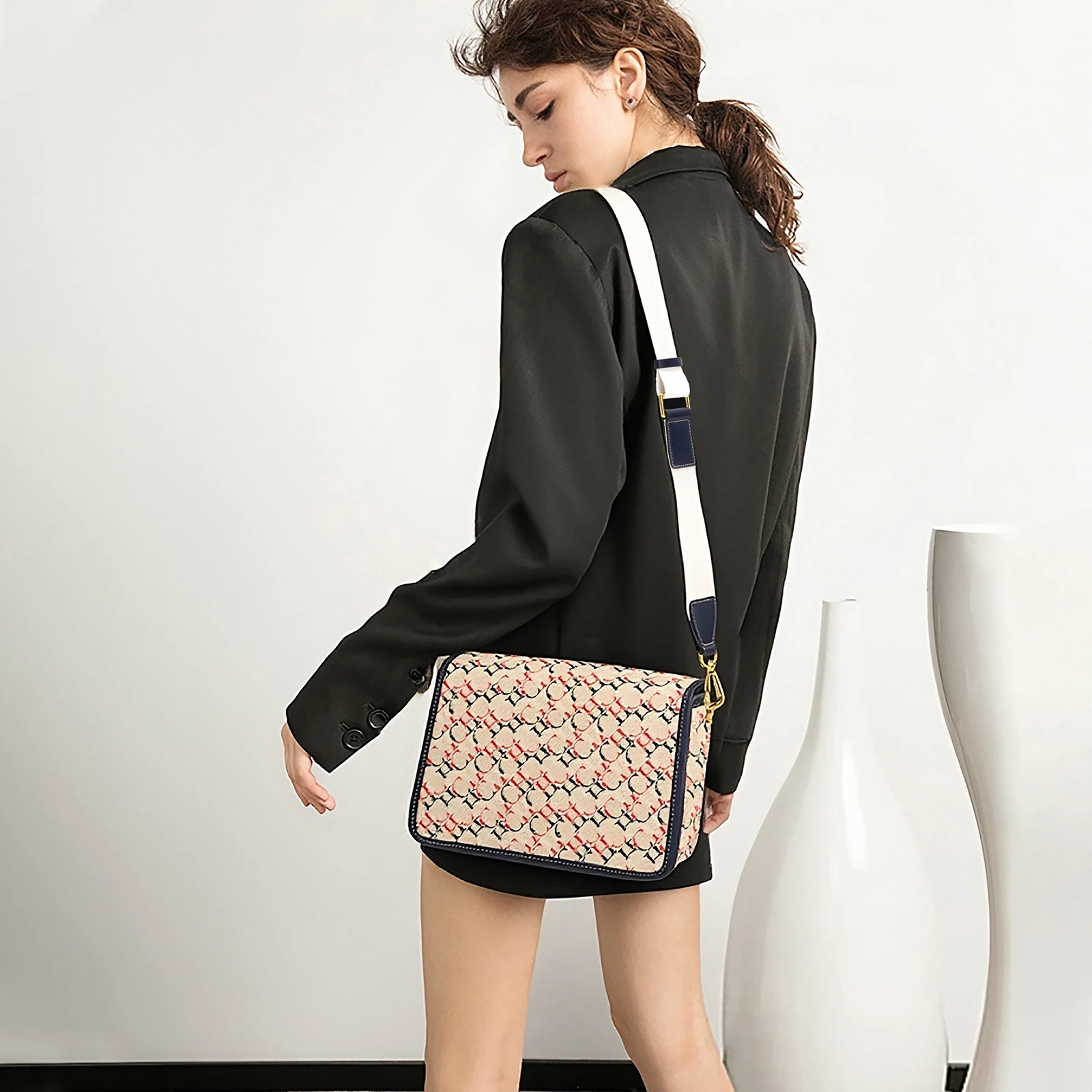 

Women's New Single Shoulder Crossbody Bag Casual Fashion Retro Versatile Alphabet Women's Single Shoulder Bag