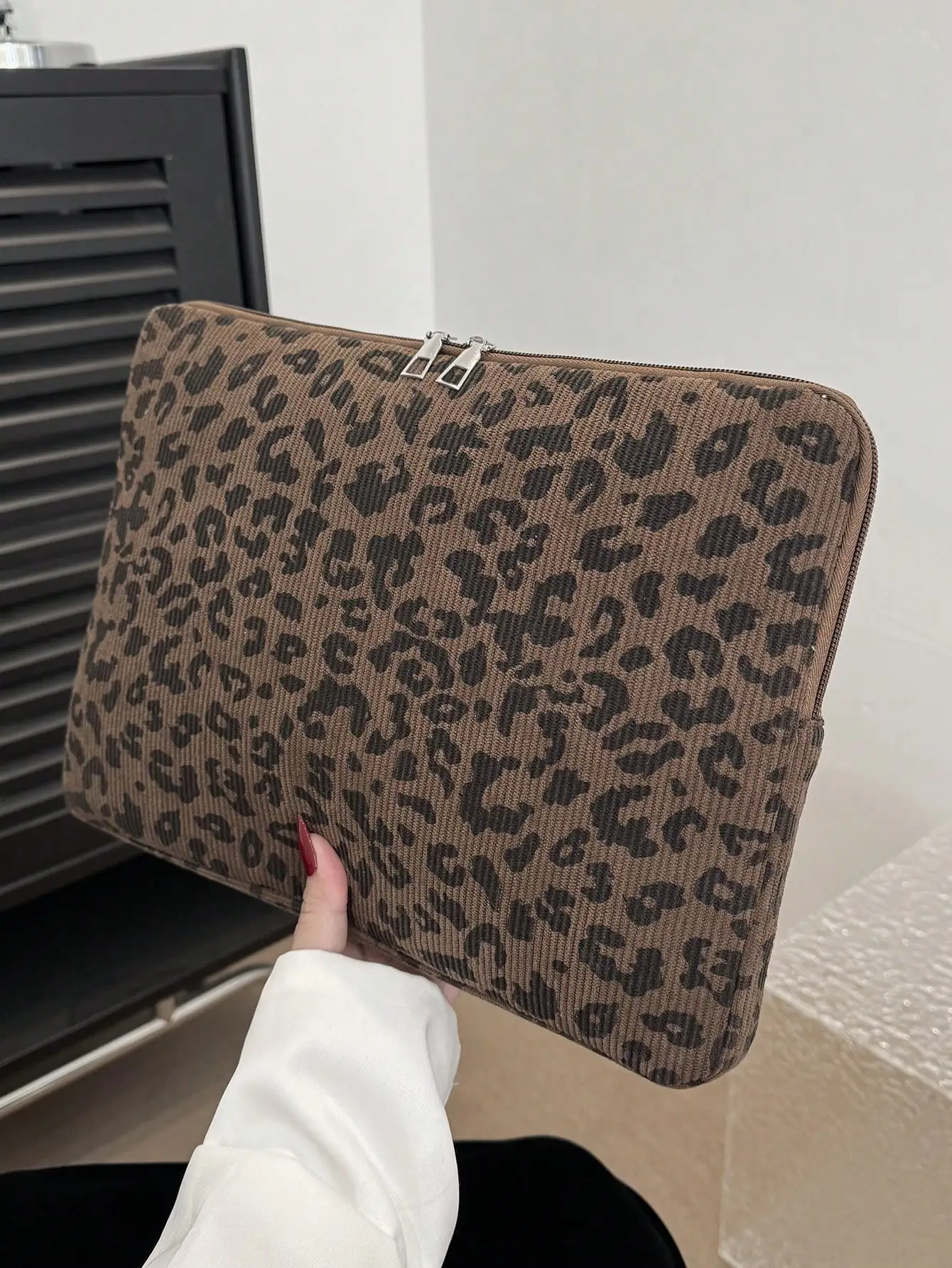 

Чехол для ноутбука из вельвета с леопардовым принтом и двойной застежкой-молнией