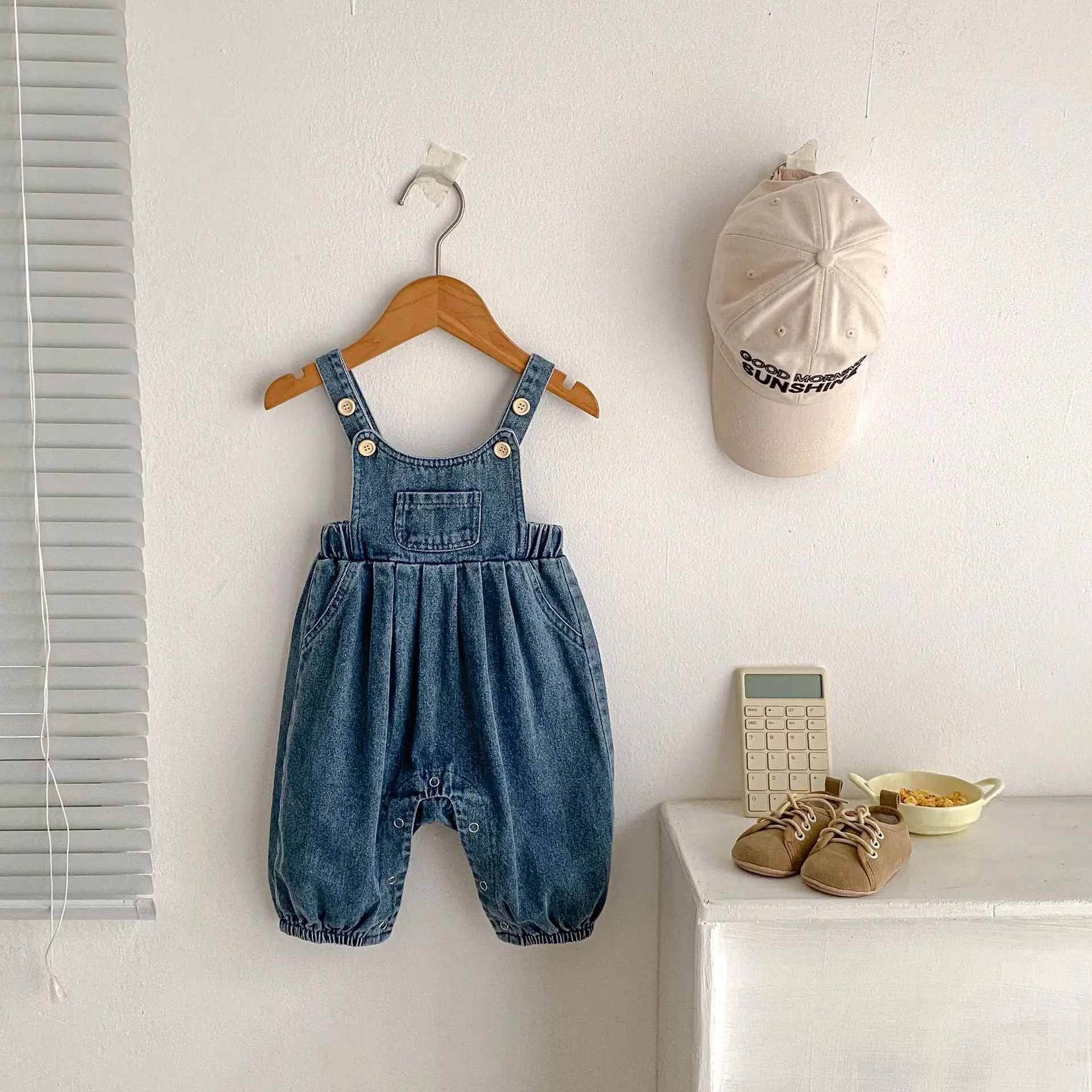

Ins new 2025 summer clothes 0-3 years old infants, boys and girls fashion Joker bib jeans long climb.