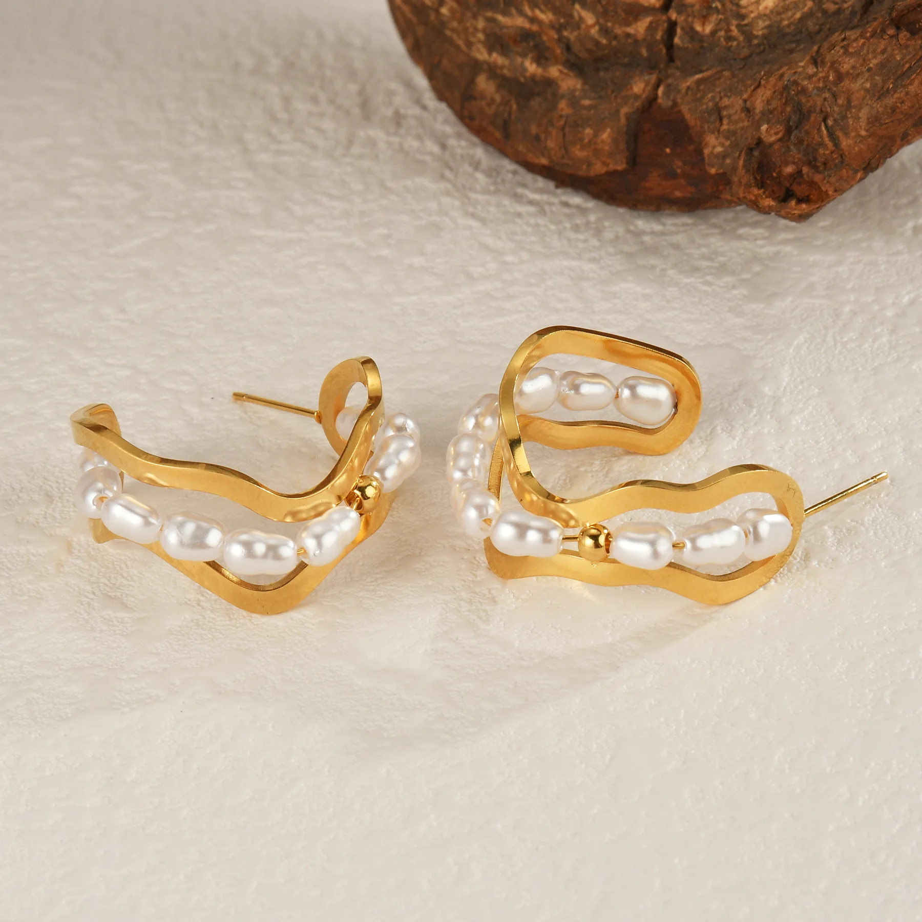 Kissmoon Fashion Irregular Wave C Inlaid Imitation Pearl Stainless Steel Hoop Earrings for Women Brithday Party Weeding Jewelry
