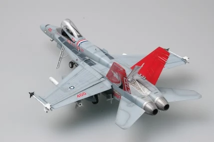 Hobbyboss 80321 1/48 الولايات المتحدة F/A-18C الدبور المقاتل العسكرية تحصيل هواية عرض لعبة البلاستيك التجمع أطقم منمذجة
