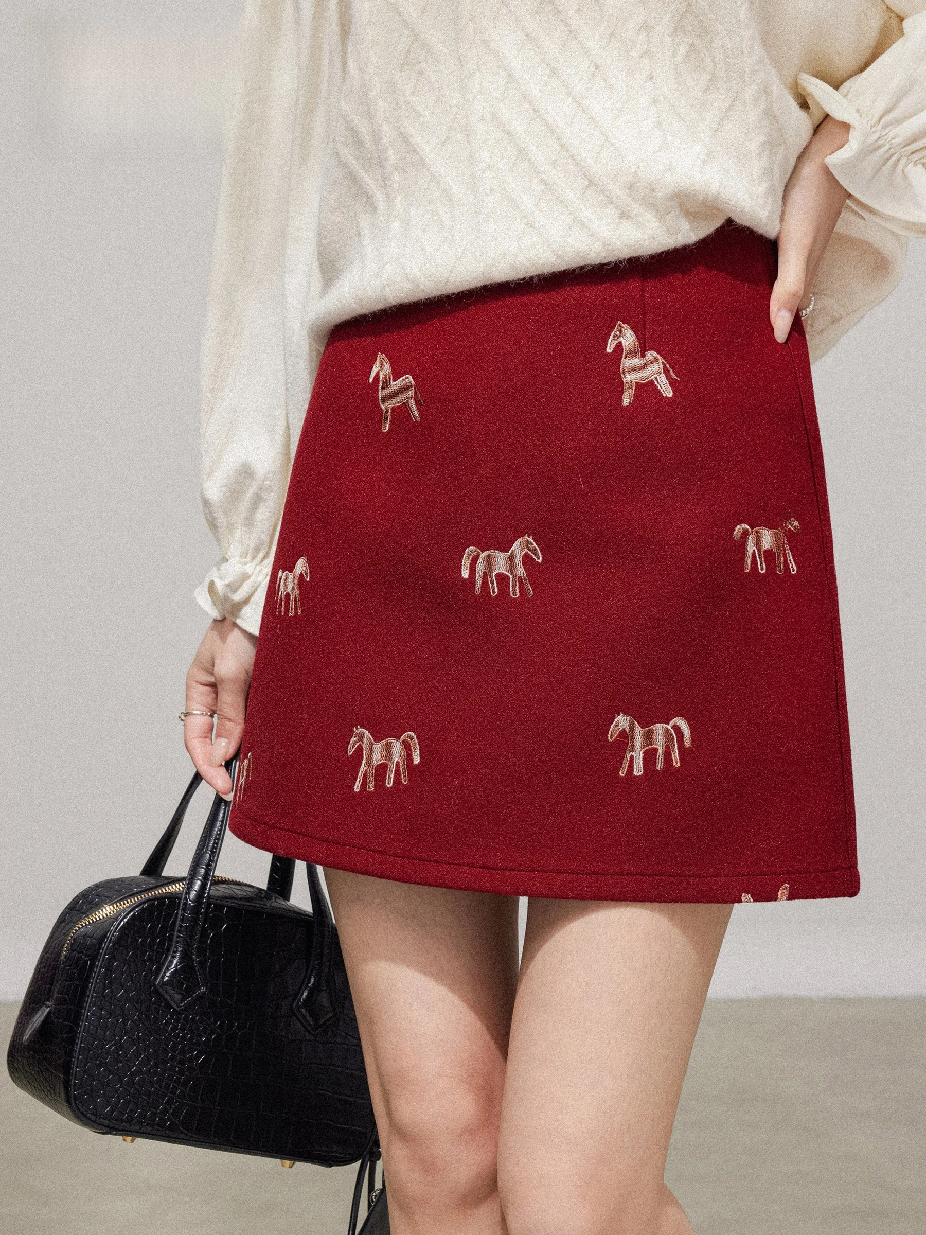 

Красная юбка А-силуэта с вышивкой, с завышенной талией, облегающая, короткая, для женщин, повседневная, из несминаемой ткани, для праздничных мероприятий