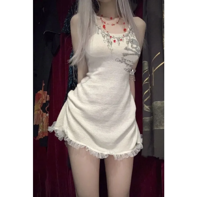 Y2K Grunge Damen Bodycon Minikleid mit Spitzenbesatz und Totenkopf-Print, ärmellos