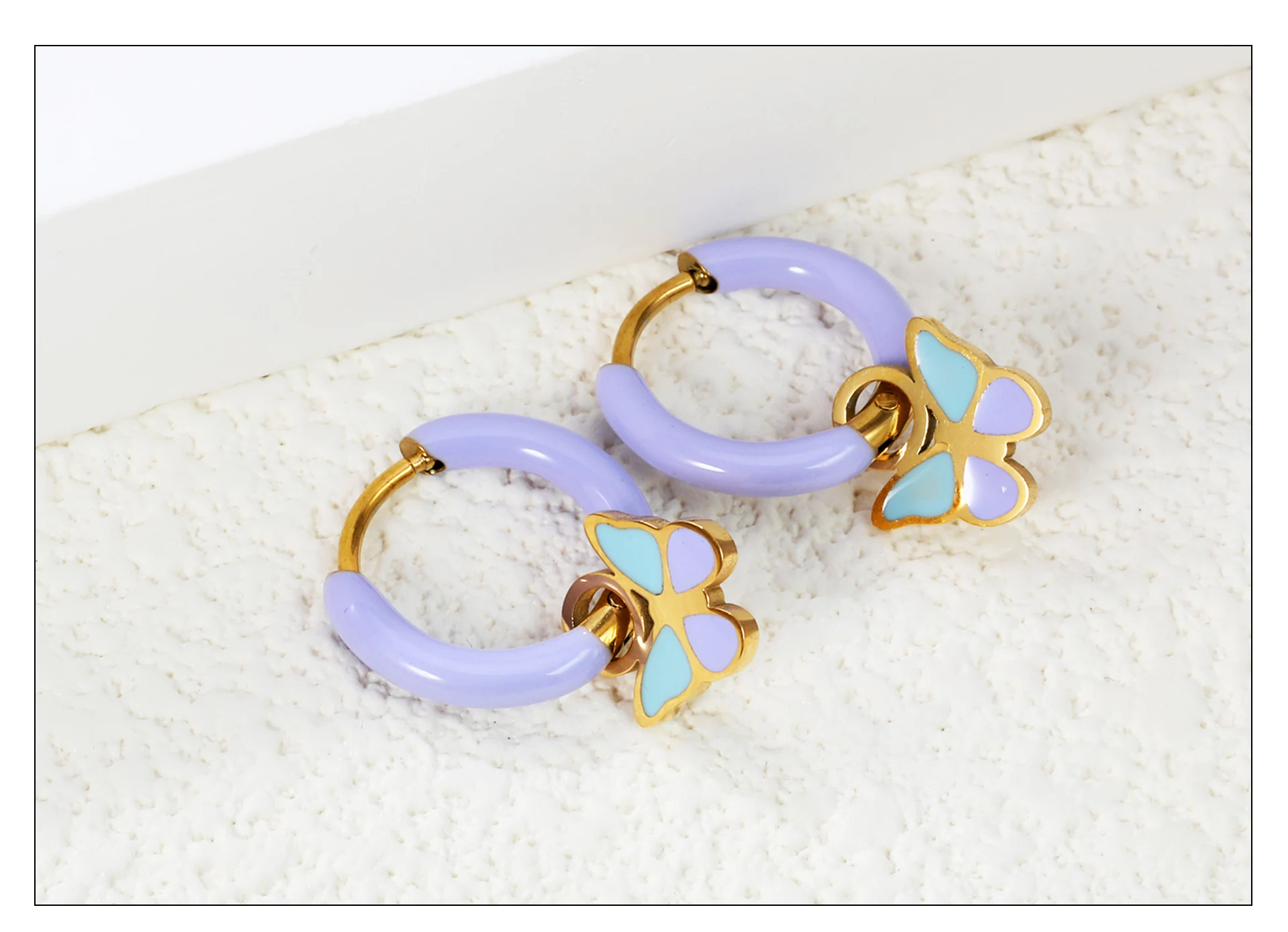 LUXUKISSKIDS Bunte Doppel-Herz-Charms-Tropfenohrringe für Mädchen, Edelstahl, niedlich, Tropföl, winziger Anhänger, baumelnder Piercing-Schmuck – Detail 12