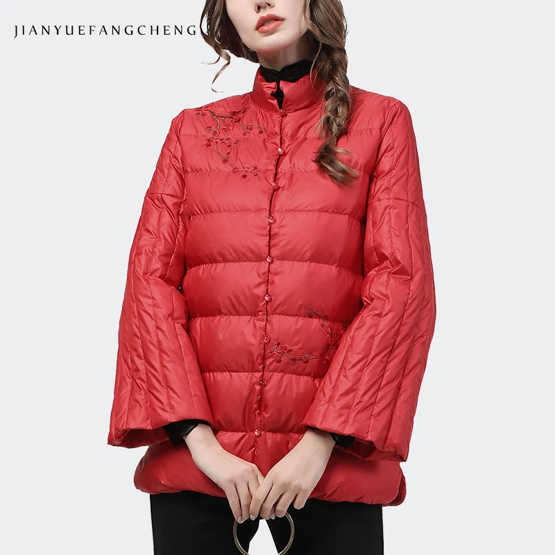 Jaket Wanita Merah Tiongkok Bordir Antik Longgar Ukuran Besar Jaket Puffer Bulu Angsa Putih Tebal Hangat Jaket Musim Dingin Wanita