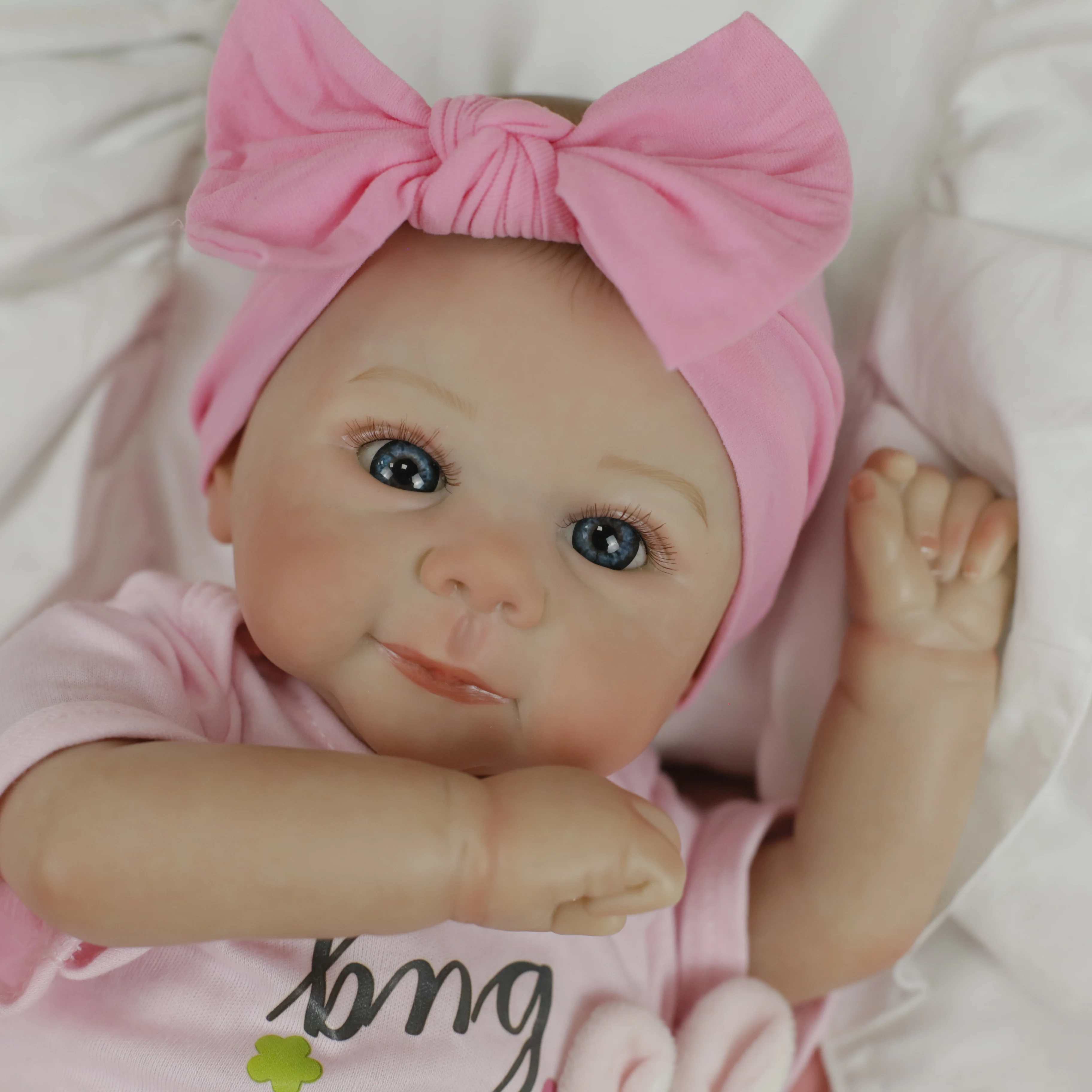 ตุ๊กตาซิลิโคนไวนิลทั้งตัวขนาด 19 นิ้ว เหมือนจริง ผิว 3 มิติ ผมวาดด้วยมือ เหมาะเป็นของขวัญวันเกิดและคริสต์มาสสำหรับเด็กผู้หญิง