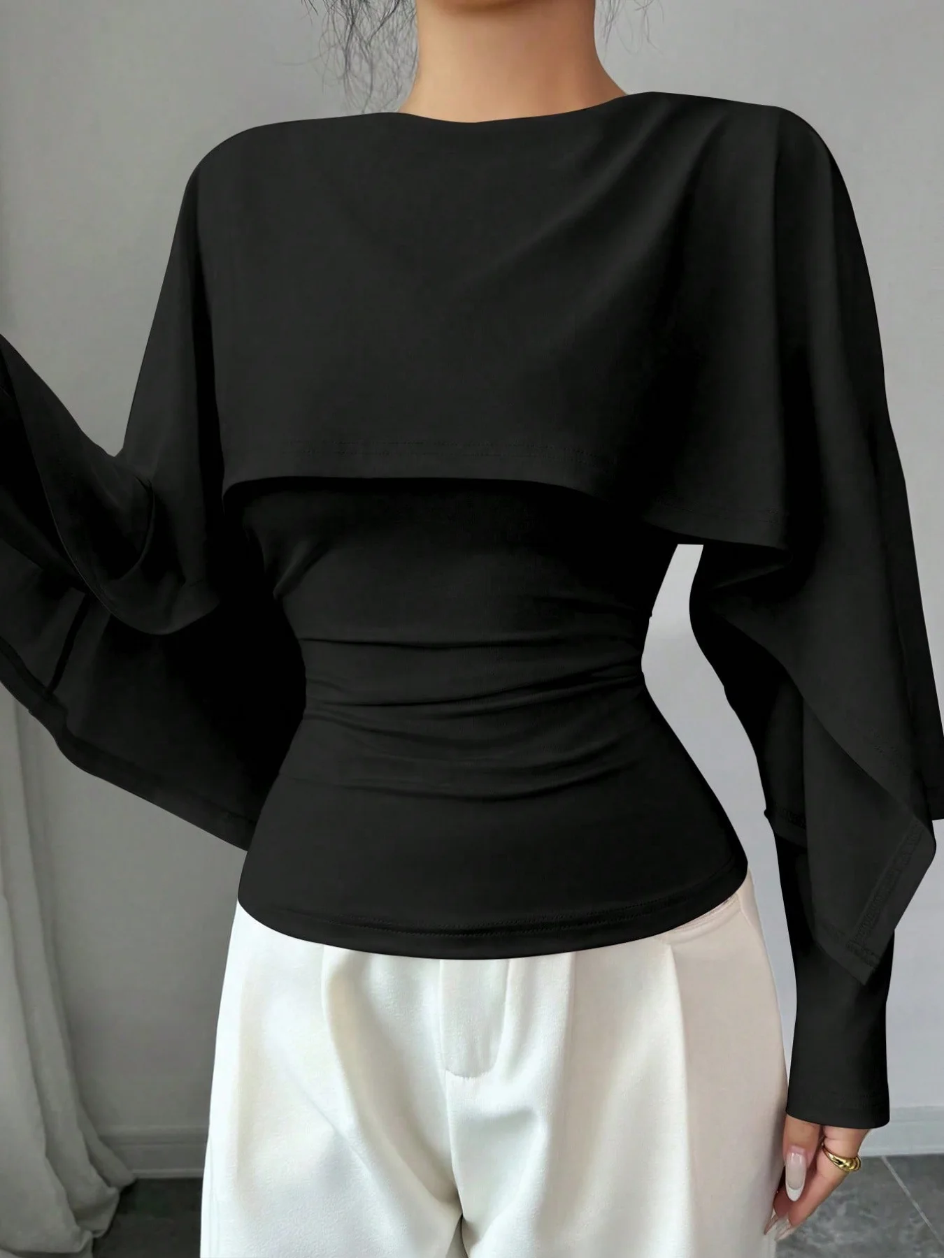 Elegante, schlanke, einfarbige Cape-Bluse für Damen, langärmelig, zweiteilig aussehend, figurbetont, schick, für Büro, Abend, Party, Dating, Alltag. – Detail 10