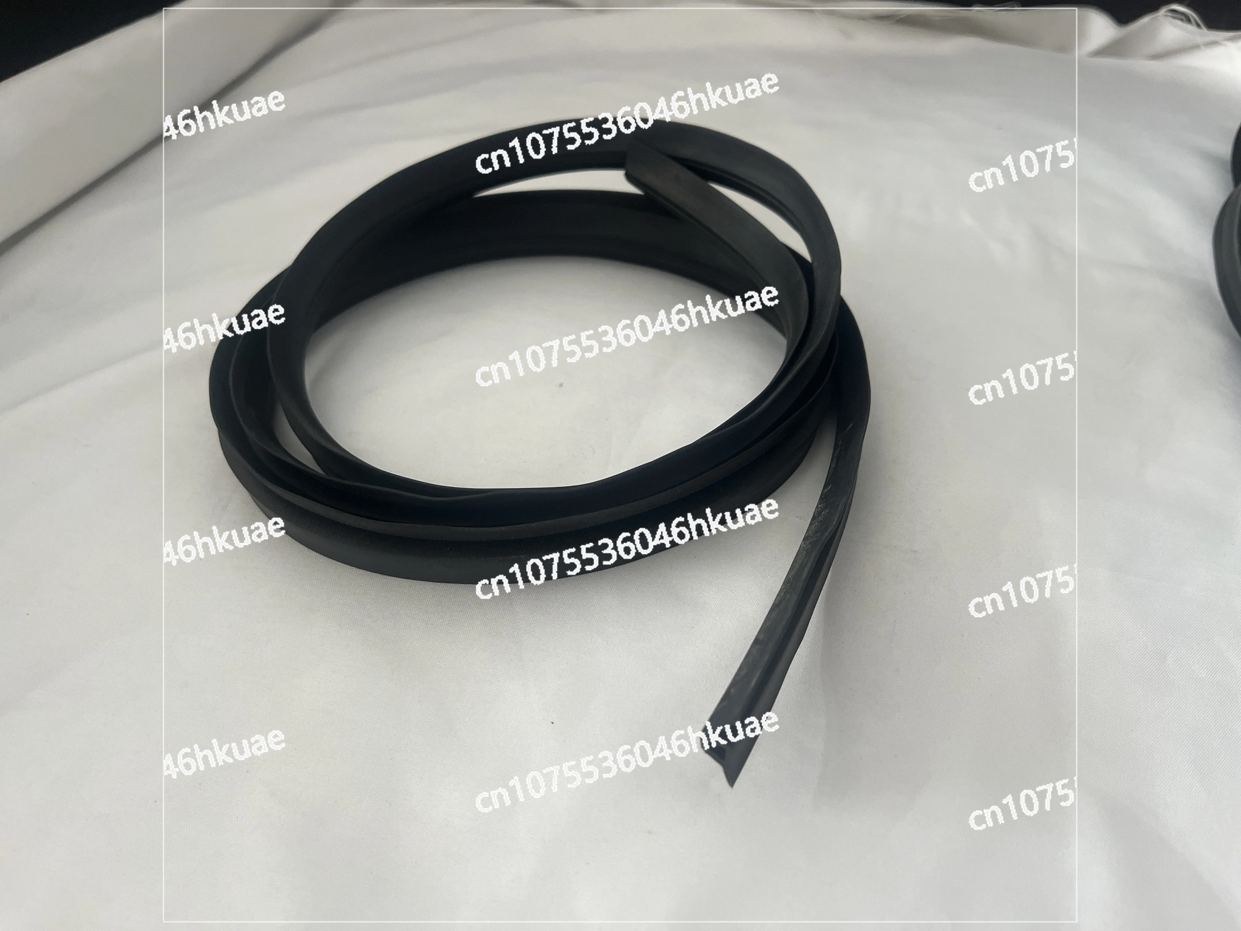 

Y60Y61 Wheel Eyebrow Rubber Strip Is Suitable for A Variety of Vehicles