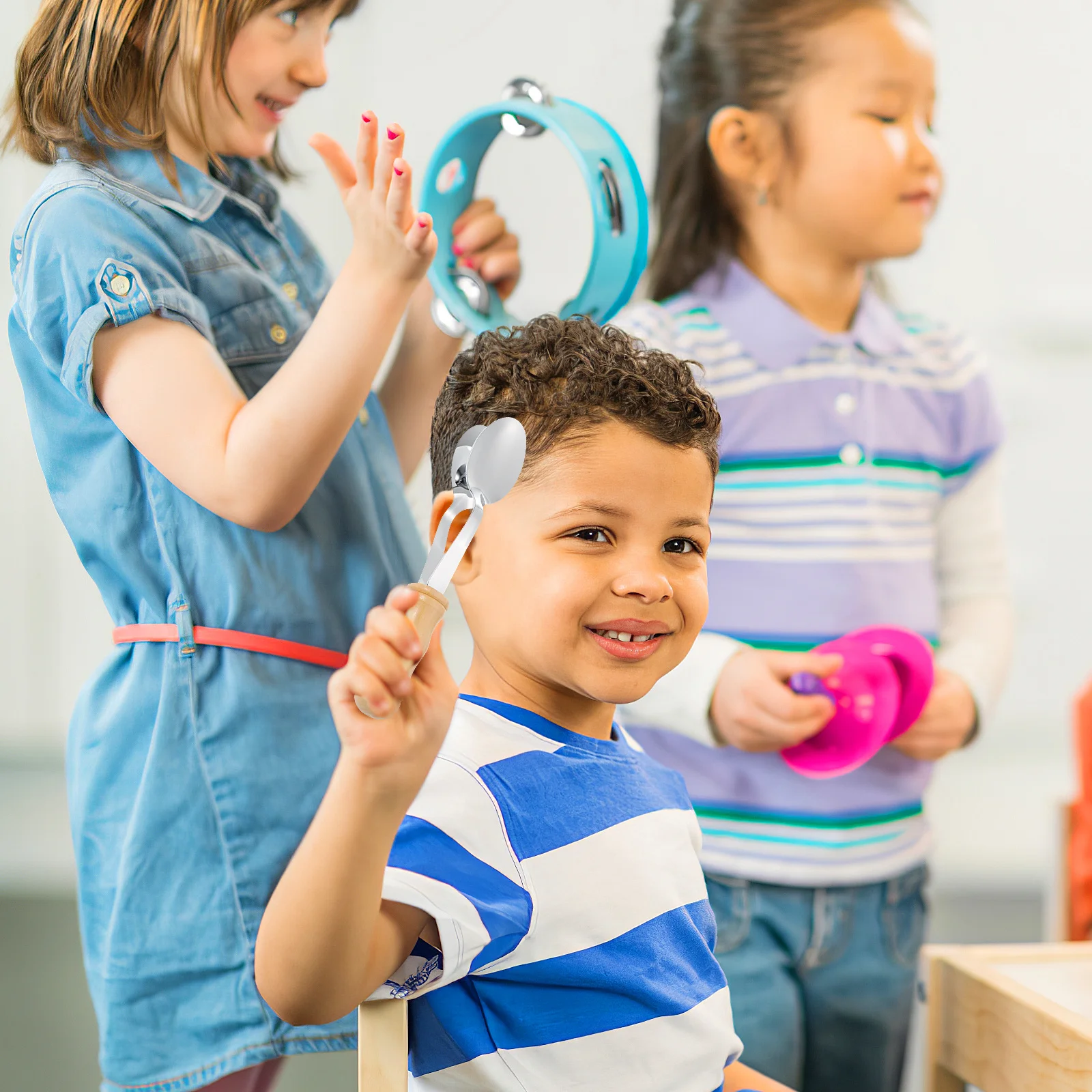 

1Set Musical Spoons Wood Handle Metal Clappers Folk Percussion Instruments Egg Shakers for Early Childhood Rhythm Exercises