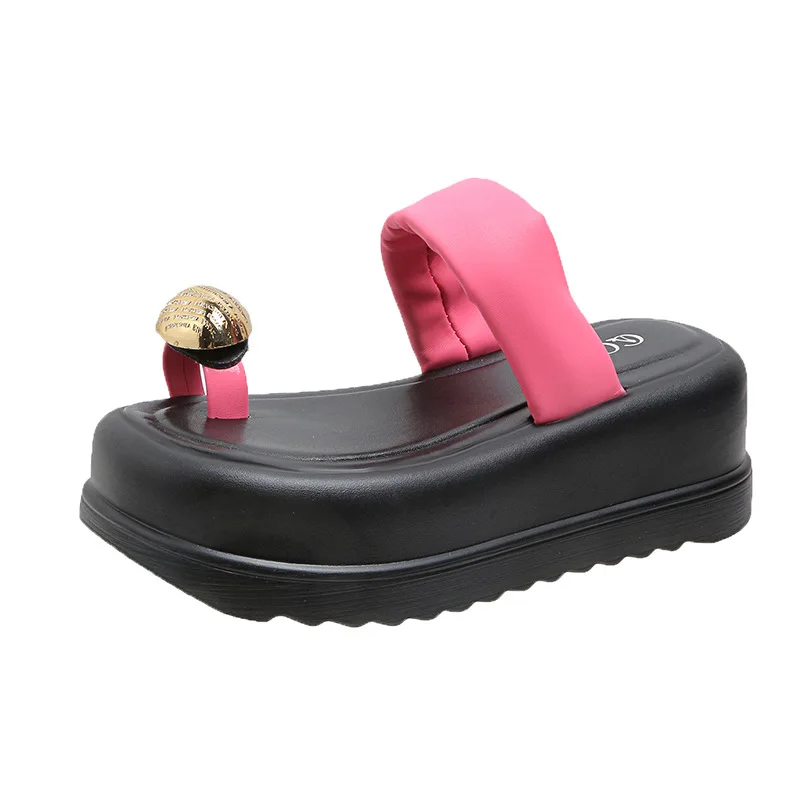 Wearing thick soled sandals and slippers on the outside for women\'s 2023 new summer muffin toe sandals with beach shoes