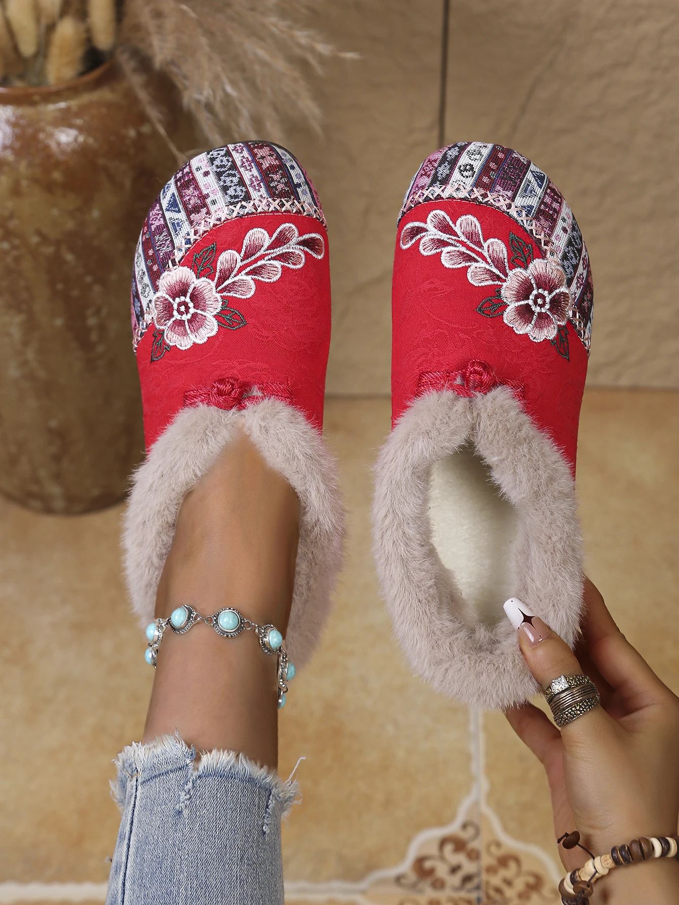 Damen Winterstiefeletten im chinesischen Stil, bestickt, aus Baumwolle, mit flauschigem Kragen, Fleece-gefüttert, zum Hineinschlüpfen, flach, rutschfest, warm, ethnische Freizeitschuhe – Detail 20