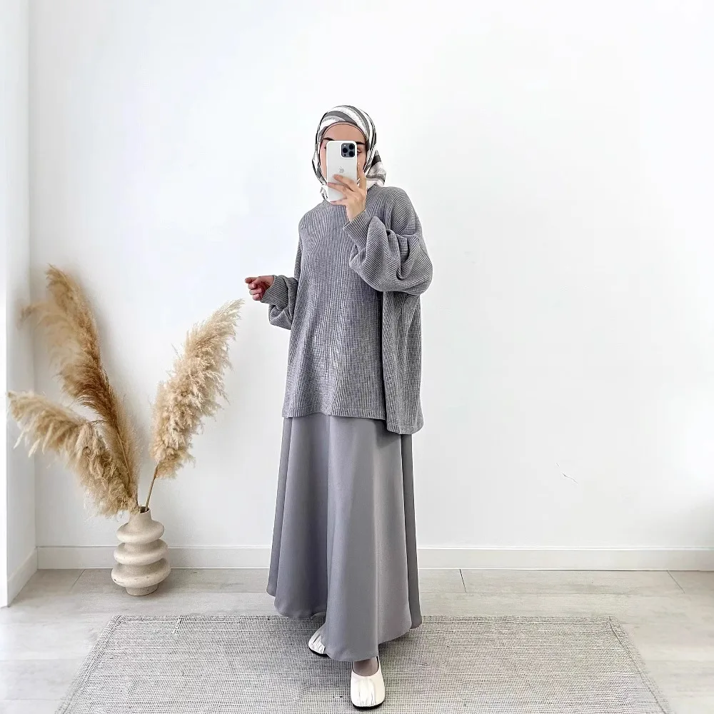 

2025 Muslim Women's Lazy Grey Pullover Knitted Top Big Swing Skirt Suit Fashion