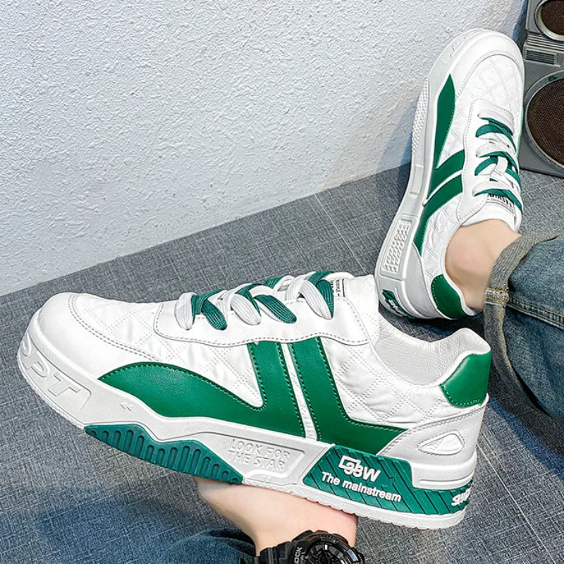 Scarpe da ginnastica da uomo ventilano scarpe Casual firmate per uomo 2024 nuove scarpe da studente con plateau Zapatillas De Hombre vulcanizzate maschili