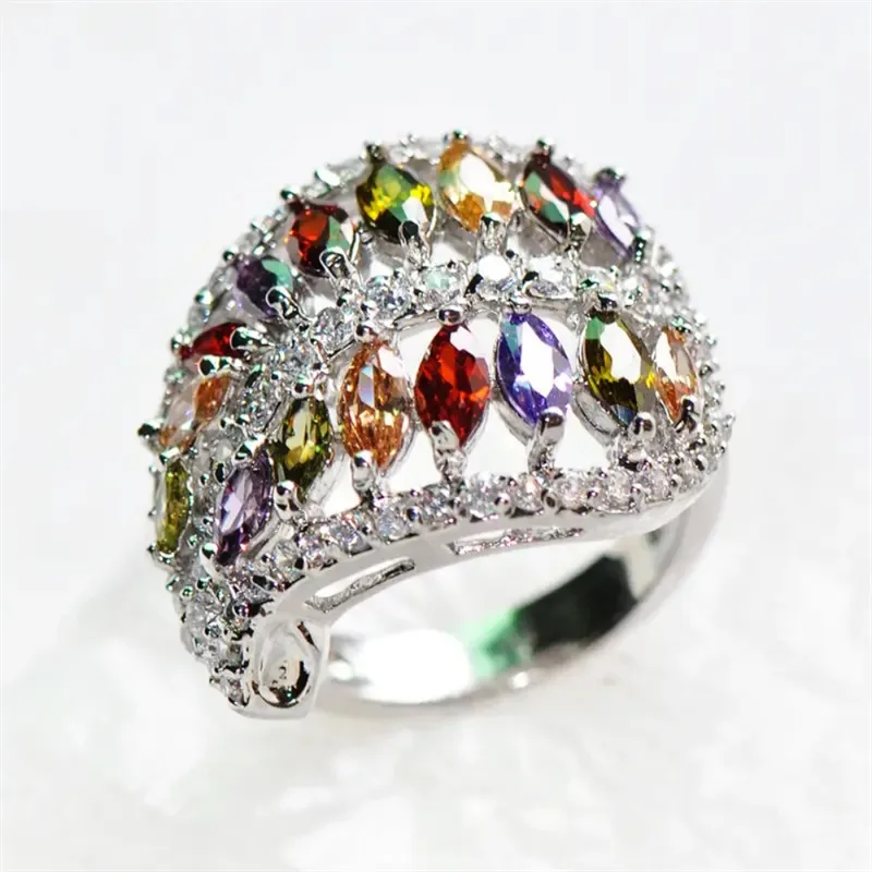 Huitan Luxuriöser, übertrieben blattförmiger Ring für Damen, brillanter Zirkonia-Fingerschmuck für Jubiläen, Partys, zartes Geschenk