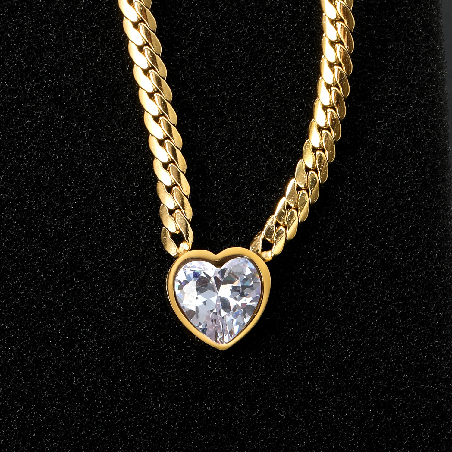 Gold Color Fashionable Stainless Steel Simple Classic Retro White Zircon Heart-Shaped Non Fading Pendant Necklace For Women