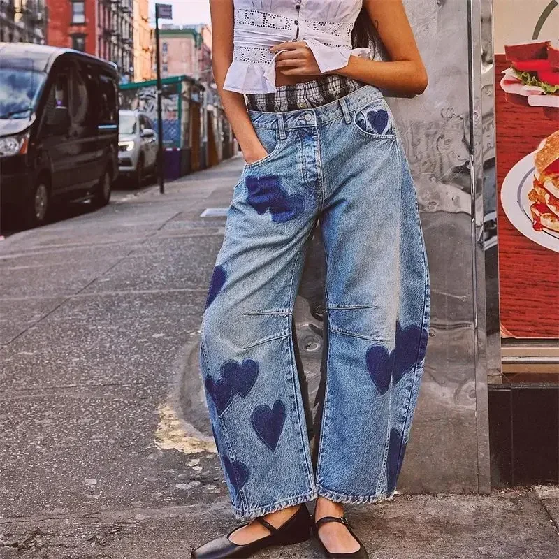 2024 Fashion Love Print decorazione pantaloni in Denim donna Jeans dritti larghi pantaloni Midi Casual femminili New Trend Streetwear