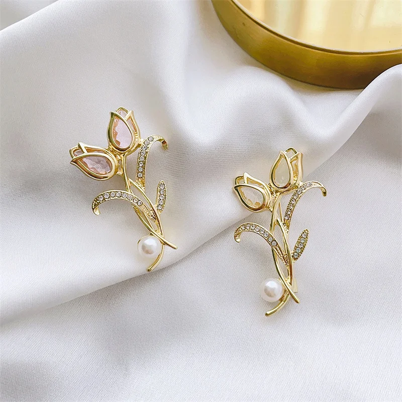 Fashion Elegant Simple Tulip Brooch For Women Girls Luxury Temperament Pins Anti-exposure Buckle Clothing Accessories Gifts