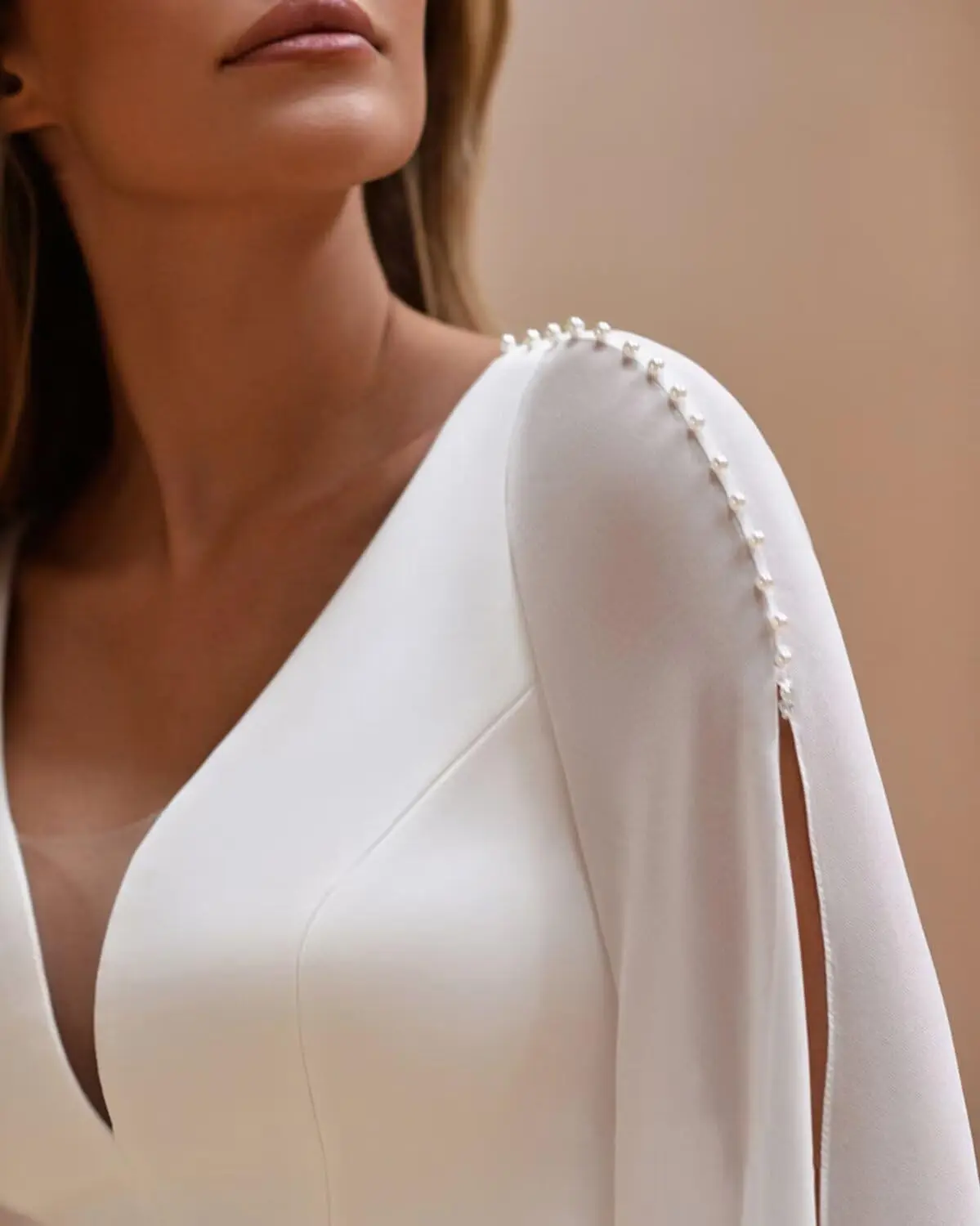 ชุดแต่งงานแขนยาวสำหรับเจ้าสาว ผ้าชีฟอง ประดับลูกปัด คอวีเซ็กซี่ ชุดเจ้าสาวสำหรับงานเลี้ยง ชุดราตรี