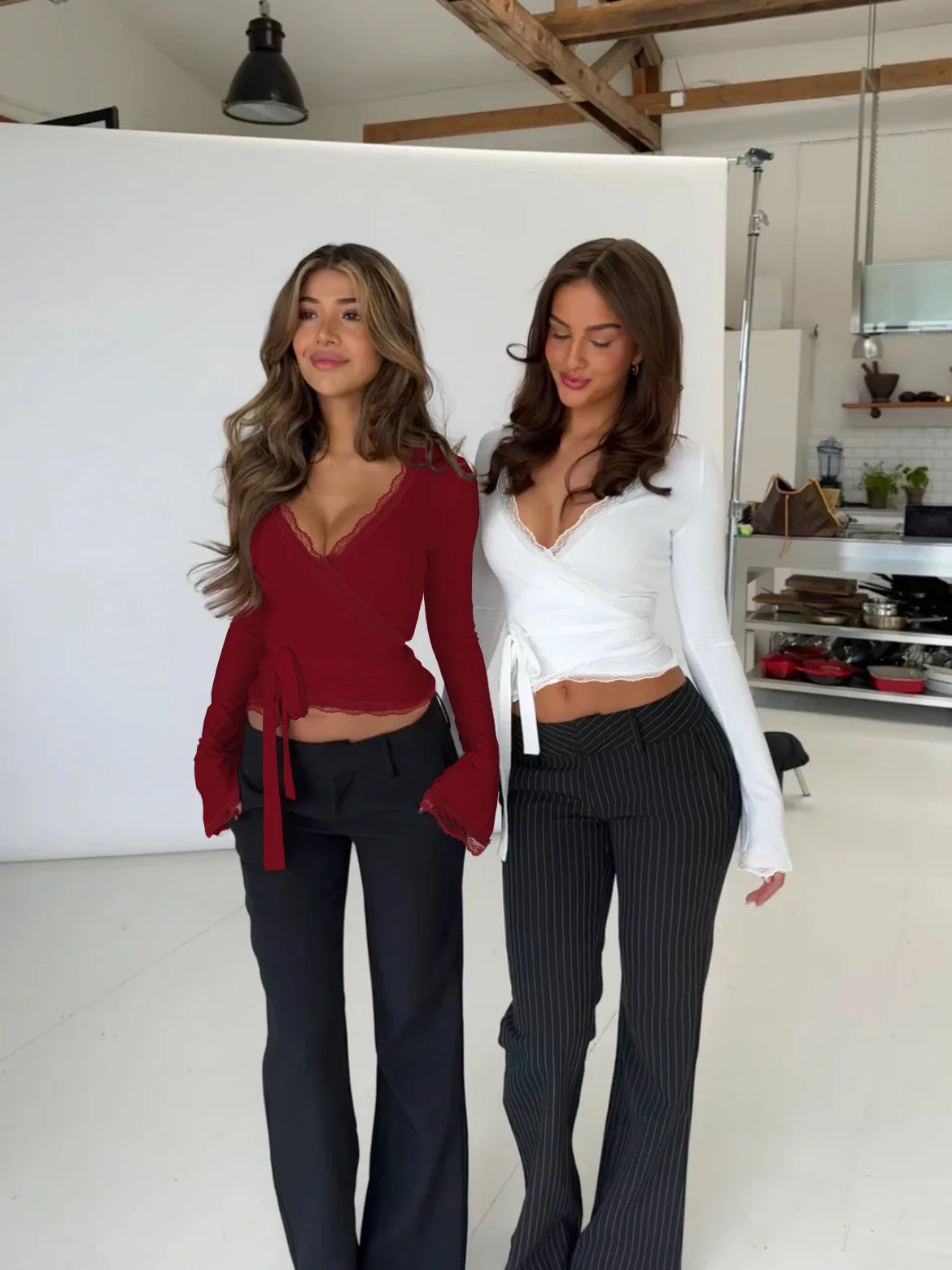 مثير سليم تي شيرت المرأة الدانتيل تصميم الدانتيل متابعة كم طويل تي شيرت برقبة على شكل v الموضة العصرية تصميم الربيع والخريف ضيق #2