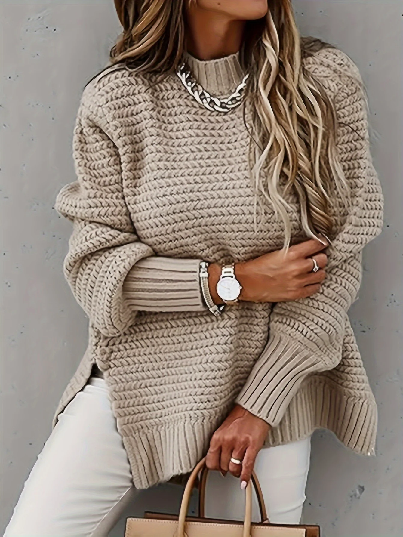 

Women's long-sleeved solid-color sweater, with a semi-high neckline, suitable for autumn and winter, casual and fashionable.