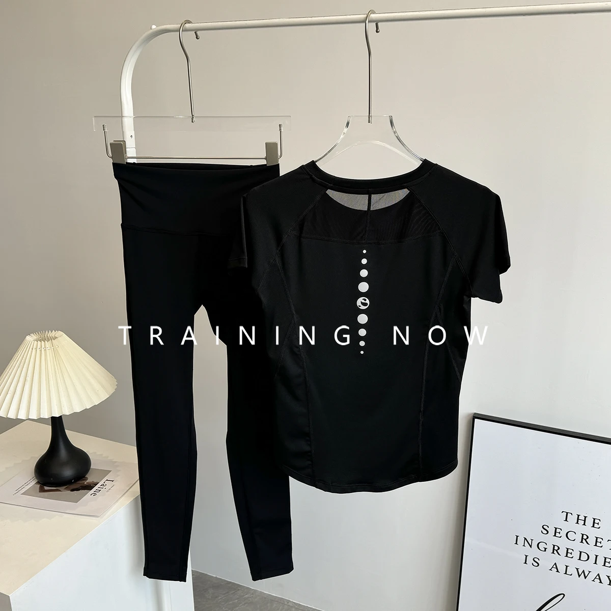 بدلة رياضية للنساء في الصيف، بدلة يوجا لياقة بدنية لليوجا بيلاتيس رفيعة سريعة الجفاف وأكمام قصيرة