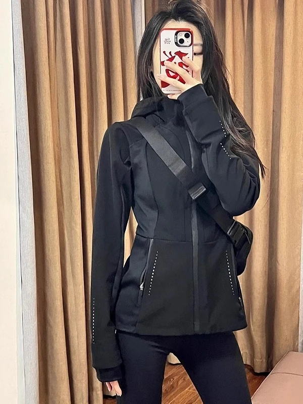 

Женская спортивная куртка Slim Fit Softshell для активного отдыха, большие размеры, для фигуры типа «груша», черная, весенняя новинка