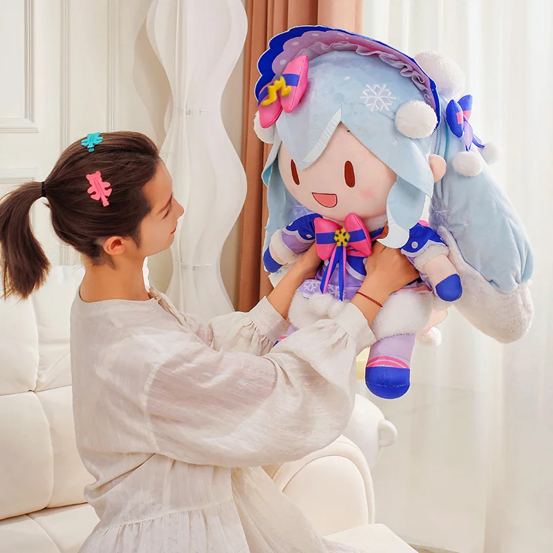雪のミクのぬいぐるみ、かわいい雪のミク、愛らしいアニメ風の部屋の装飾品、ファンへの素敵なプレゼント。