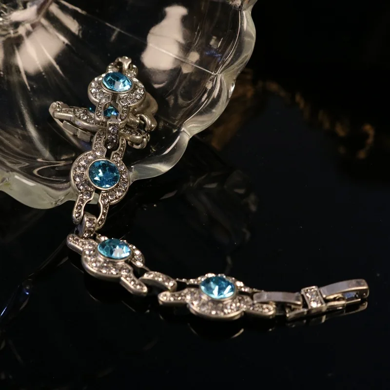 French Retro Hollow Silver Plated Zircon Delicate Rhinestone Bracelet Elegant Graceful Gem Inlaid Qingdao Middle Ancient