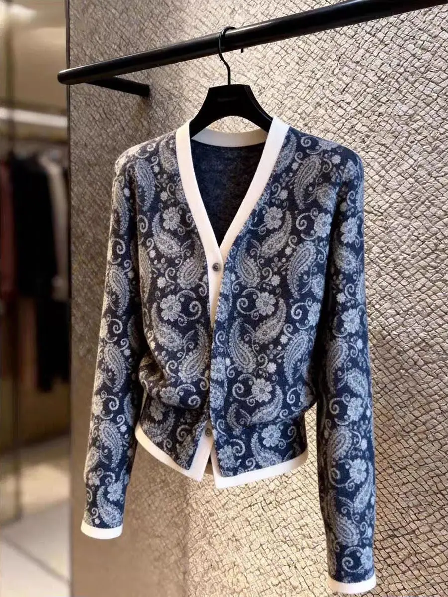 

Korean Style V-Neck Blue Top Fake Two-Piece Trendy Design Age-Defying Women's Spring 2026 New Fashion Commute Straight Cut Shirt