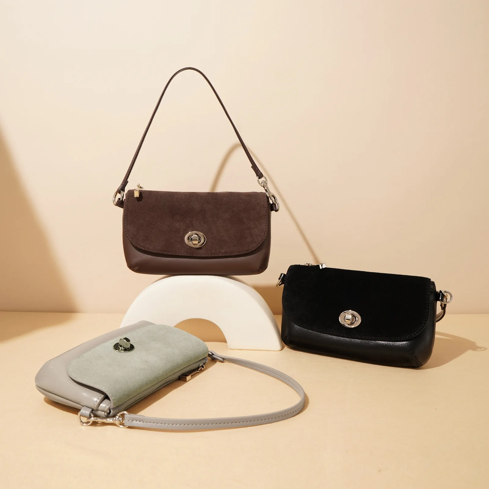 

2025Новая сумка из натуральной кожи, сумка через плечо, женская сумка на цепочке, матовая высококачественная маленькая квадратная сумка