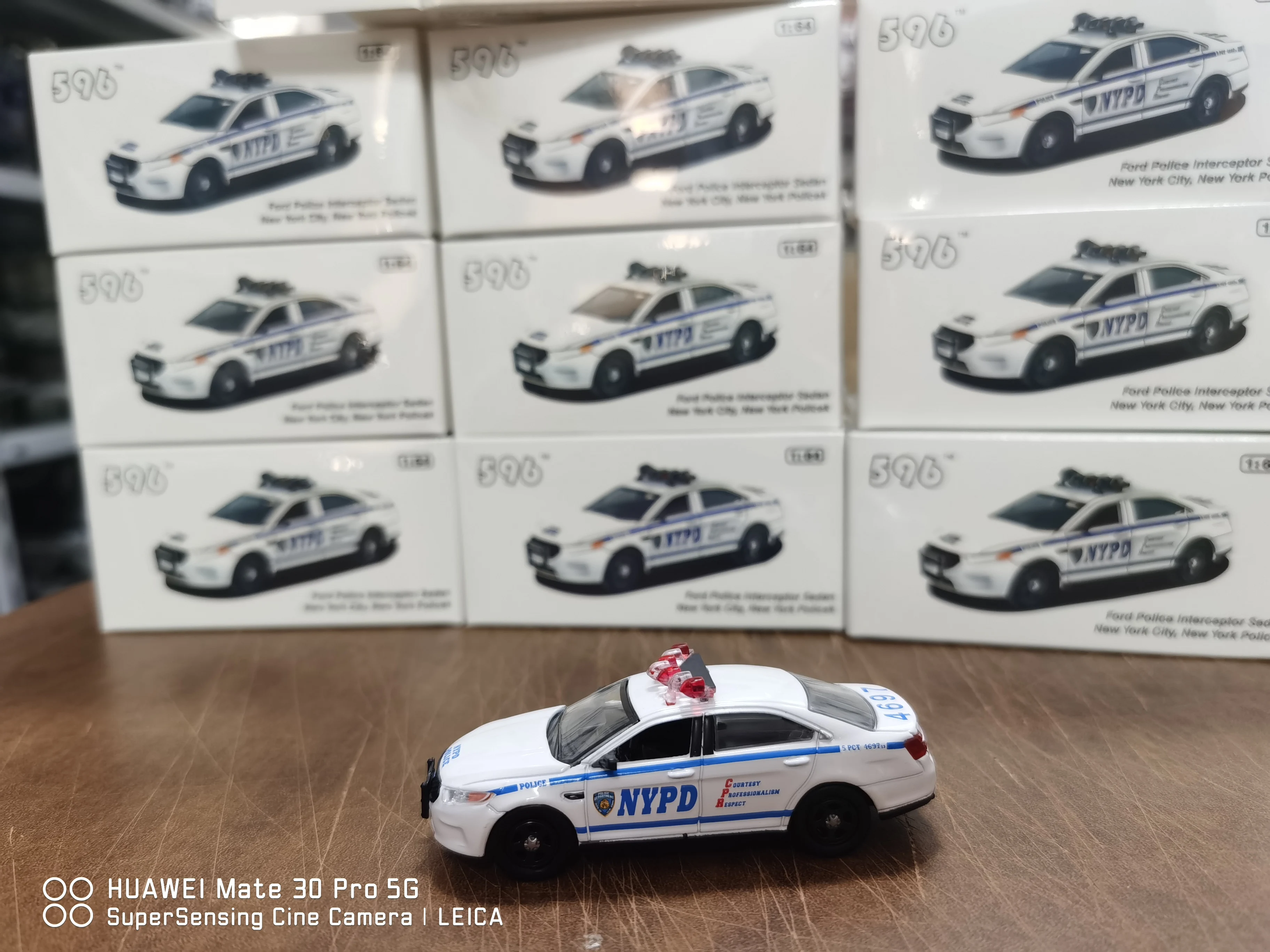 596 Model 1:64 Ford Taurus Police Car Herd Collection die cast alloy car model decoration gift