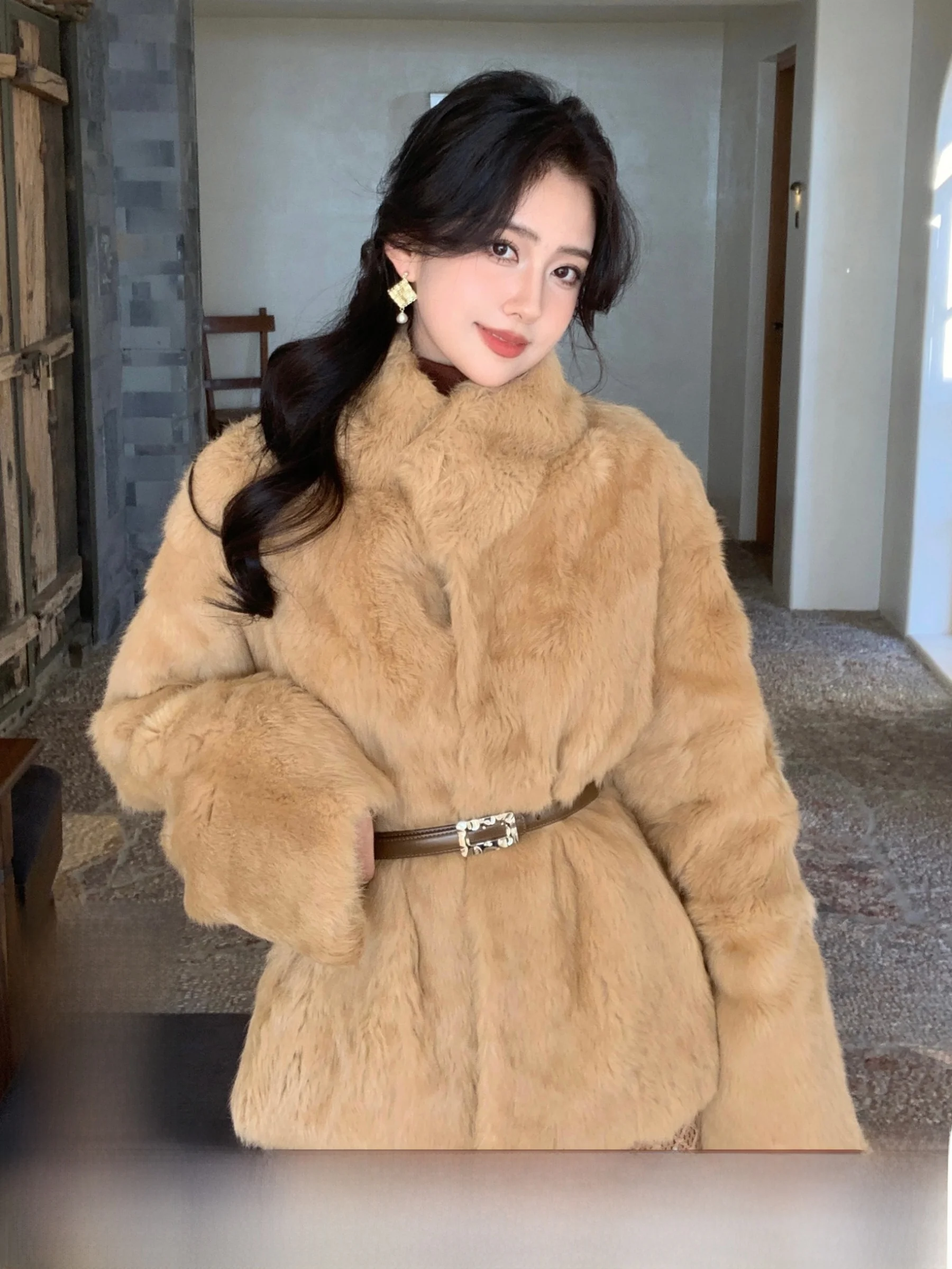 

Женское пальто SYT свободного кроя из искусственного меха под кролика, средней длины, однотонное, с поясом, металлическими декоративными элементами, для повседневной носки